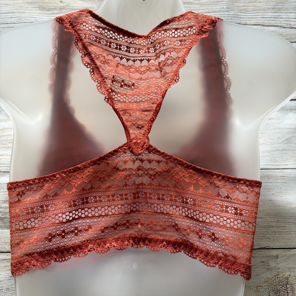 Victoria’s Secret Crochet Lace Racerback Bralette NWT Women’s Medium - Picture 3 of 4